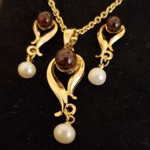 14k gold and pearl necklace and earrings set